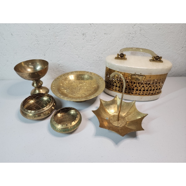 Collection of Vintage Brass Decor Items - Total Weight 2.8lbs