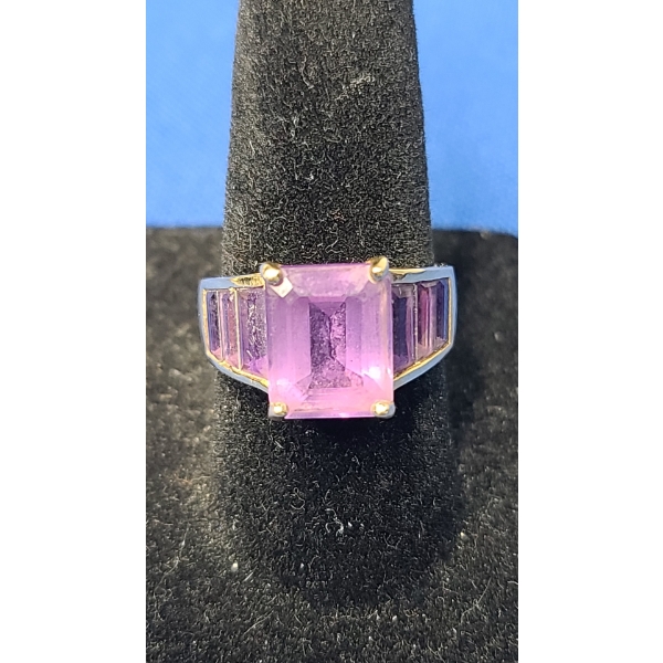 Beautiful 10K Gold Ring With Amethyst - Size 7 - Weight: 4.6g