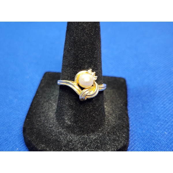 14K Gold Ring with Pearl - Size 7.5 - 3.2g