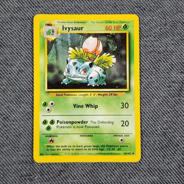 Ivysaur 30/102 Uncommon Vintage Base Set Pokemon Trading Card in Near Mint Condition!