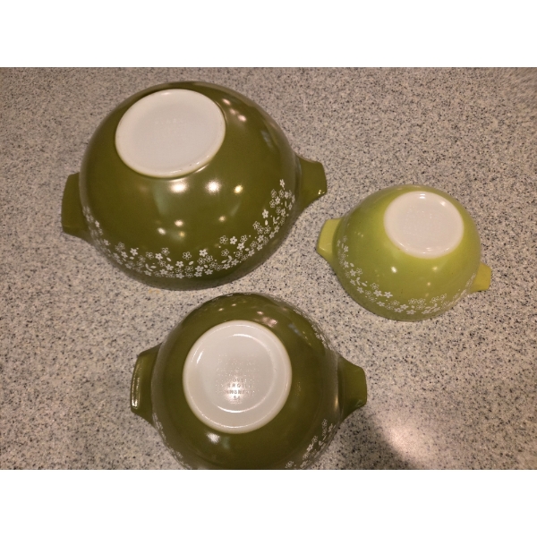 Vintage Spring Daisy Pyrex Bowls In Fabulous Condition