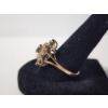 Image 3 : Gorgeous Detailed 14K Gold Ring with Sapphire-Colored Stones - Size 9 - Total Weight: 4.0g
