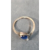 Image 6 : 10K 969 JTC Gold Claw-Set Oval Ring With Blue Sapphire & Clear Stones - Size 6.5 - Weight: 2.5g