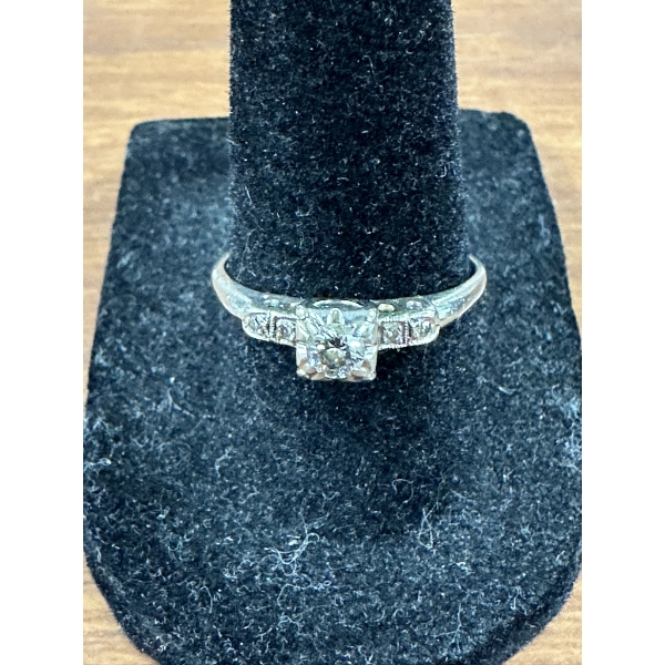 Beautiful 14k White Gold Diamond Ring 1.8g, Ring Size 8