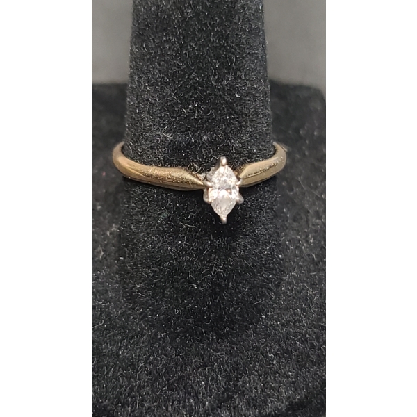 Women's 14K Gold Diamond Ring -Size 8 - Total Weight: 2.2g