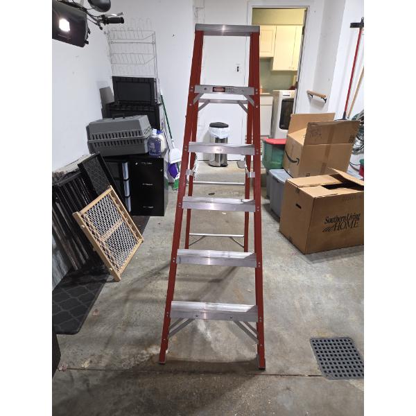 Like New Six Foot Fiberglass Ladder