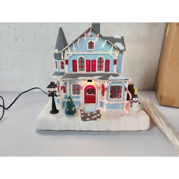 Collectible Avon Holiday Splendor Lighted Fiber Optic House - Working & Excellent Condition! 