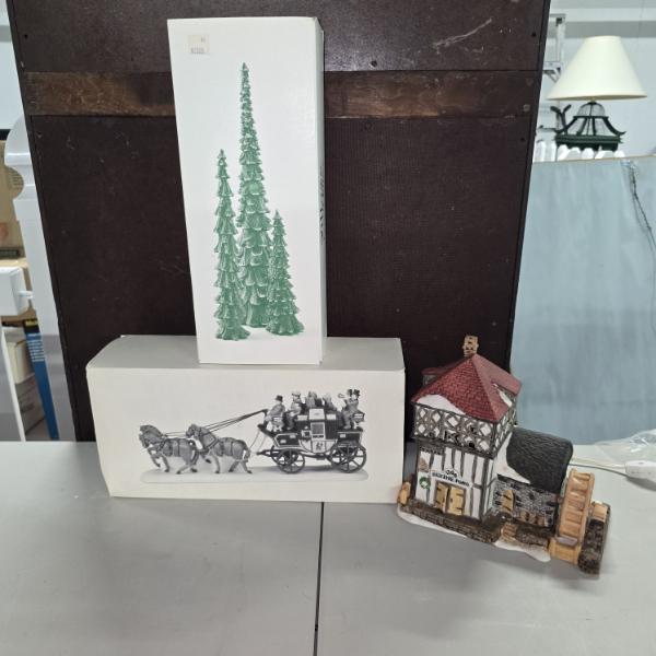 3 pc Christmas Village Pieces