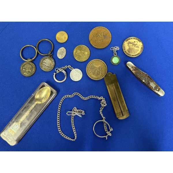 2 Pocket Knives - Spoon - 5 Keychains - American Hunting Club - Tokens Heavy Metal  Token - Sunoco -