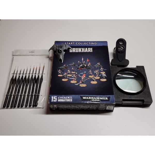 Lot of Assorted Warhammer 40,000 Model Supplies Including Drukhari Mini Collection Start