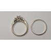 Image 4 : 14K Gold 3 Stone Princess-cut Diamond Engagement Ring With 14K Gold Wedding Band - Weight: 6.3g