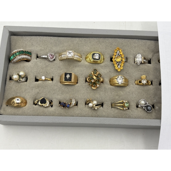 18 Gorgeous Costume Rings - Display NOT included!