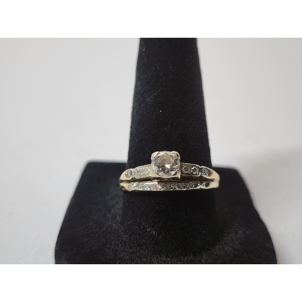 Incredible Diamond Ring - Tests as 10K Gold - Size 8.5 - TW: 2.6g