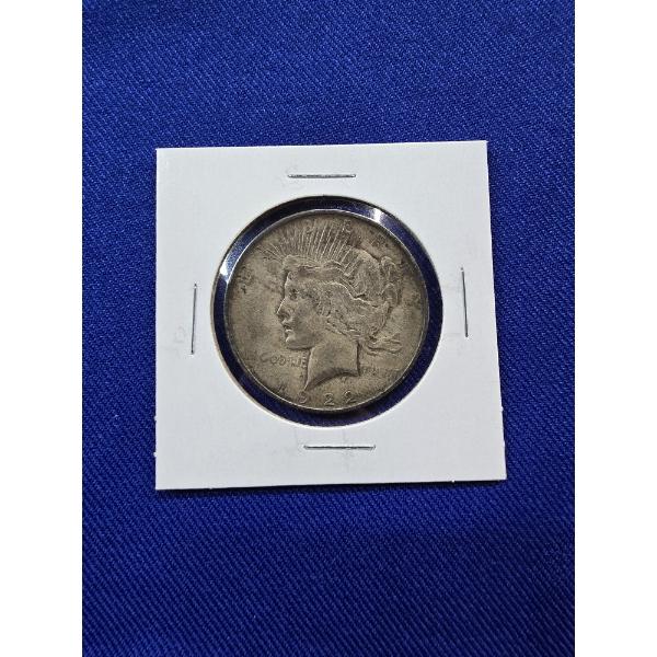 1922-D Silver Peace Dollar in Protective Sleeve