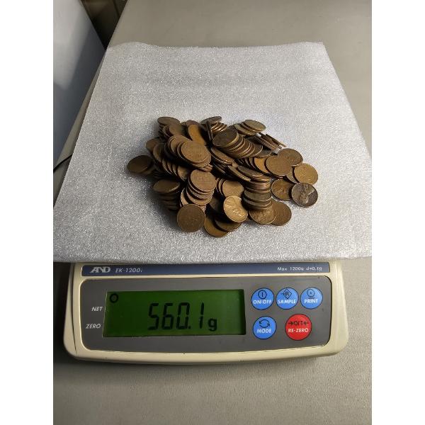 Lot of Assorted Wheat Pennies (560g) - AFV: $1.80 (estimated by weight)