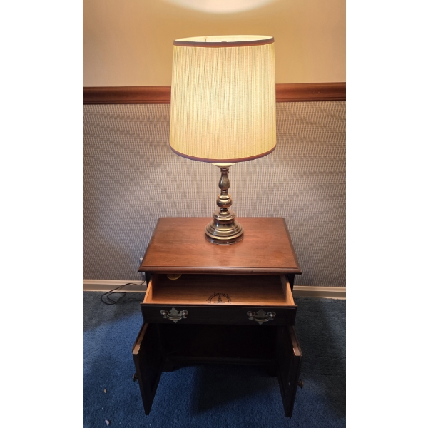 PICKUP IN CANTON - Excellent Condition Brass Tone 26'' Table Lamp And 22''x22'' Gorgeous Solid Wood 