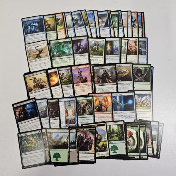 Over 100 Assorted Vintage MTG Magic The Gathering Trading Cards ~ Mostly From the Dominaria Set