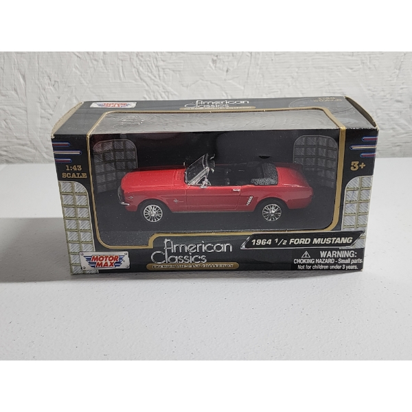 Motor Max 1964 1/2 Ford Mustang Convertible American Classics 1:43 Diecast Replica