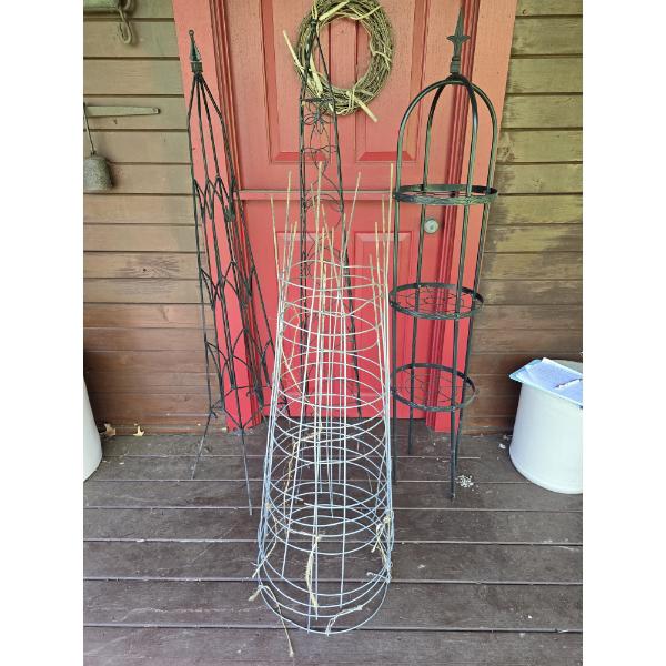 2 Plant Crawlers, 4 Tomato Cages and 1 Plant Stand