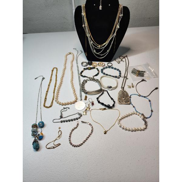 Huge Lot of Assorted Fashion Jewelry: Necklaces, Rings, Bracelets - See Photos!