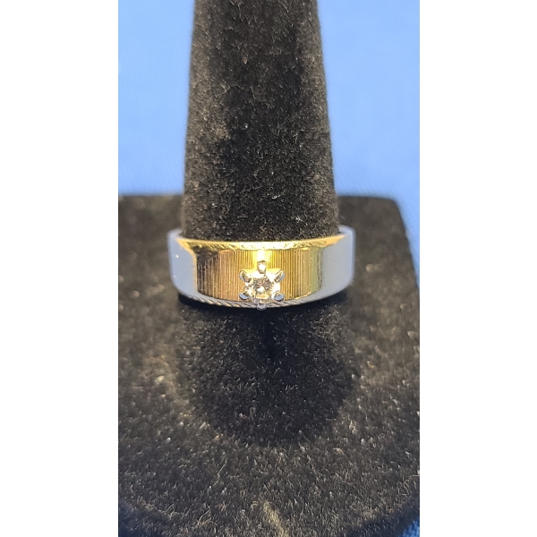 Women's 14K Gold Ring With Diamonds - Size: 7 1/2 - Weight: 4.8g