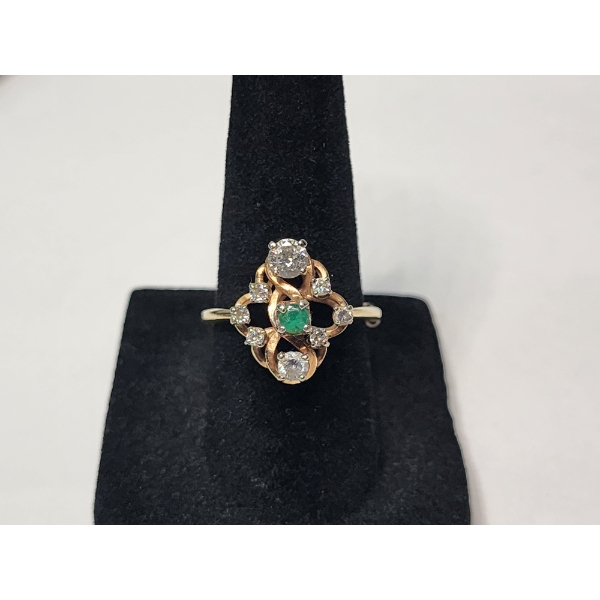 Gorgeous 14K Yellow Gold Ring with Diamonds and Emerald - Size (With Sizer) 7 - TW: 3.1g