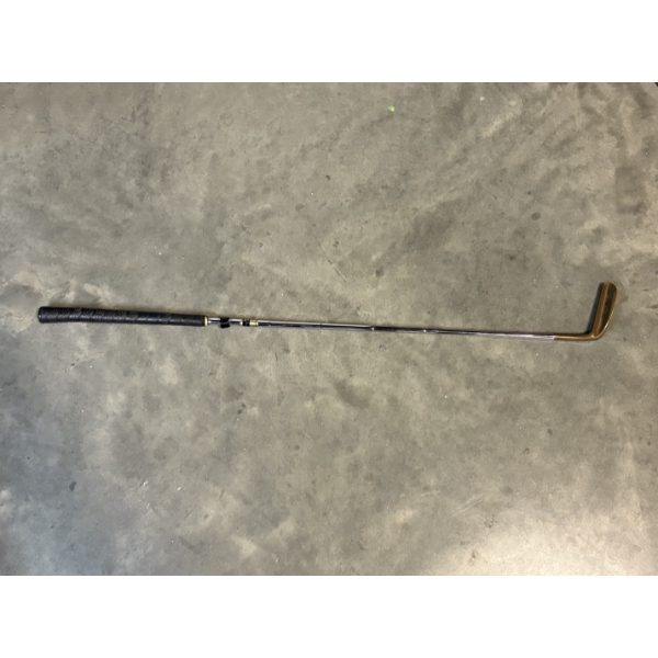  Cleveland golf club with a steel shaft - 35 inches