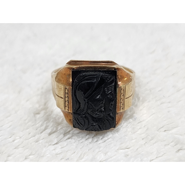 Nice 10K Yellow Gold Ring With Unique Black Cameo Piece Size 9 ~ Weighing 4.9 Grams
