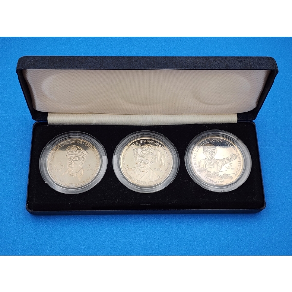 Lot of 3 1989-90 Niue $5 Commemorative Coins with Nice Display