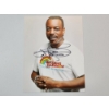 Image 1 : LeVar Burton Reading Rainbow Autographed Photo - 8x10in