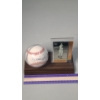 Image 5 : Brooks Robinson Autographed Rawlings Baseball With 2000 Upper Deck Baseball Card In Display Stand 