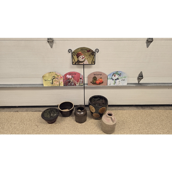 Interchangeable Seasonal Yard Sign with 5 Flower Pots