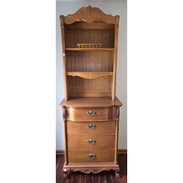 Quarter Sawn Oak 4 Drawer Dresser with Hutch