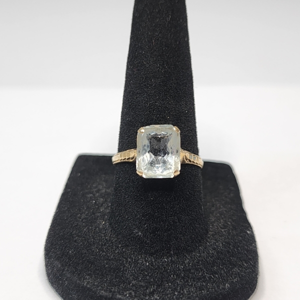 10K Gold Cocktail Ring with Large Clear Gemstone - Size 7 - TW: 2.0g
