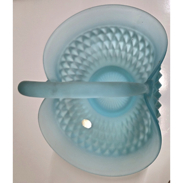 Excellent Condition 13''x9.5'' Vintage Exquisite Indiana Glass Co. Ice Blue Satin Matte Diamond Poin