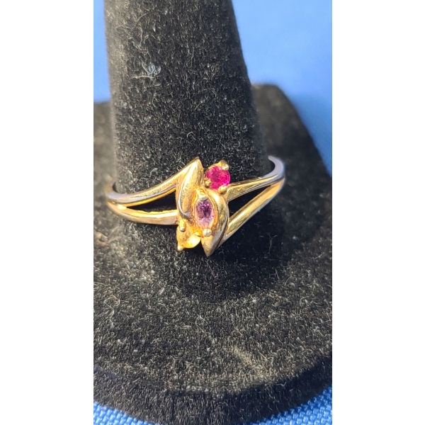 10K Gold Ring With Multi-Colored Stones - Size 10 - Weight: 2.3g