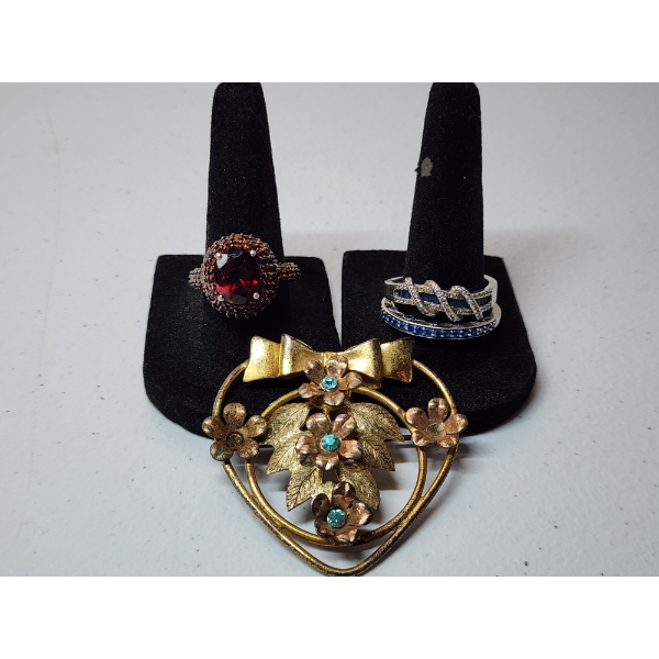 Sterling Silver Heart and Flower Pin and 3 Rings - Total Weight: 27.7g