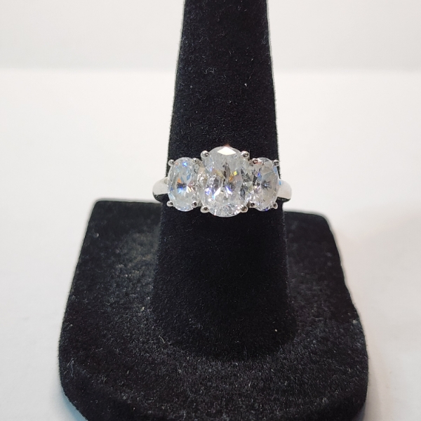 Gorgeous 3-Stone Cubic Zirconia 14K White Gold Ring - Size 6.5 - TW: 3.3g 