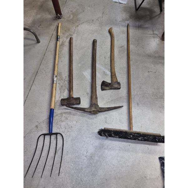 Louisville Home Pickup - 5 PcS - Lot Of Garden Tools - Axe, Pitch Fork, Pick Etc, See Pics