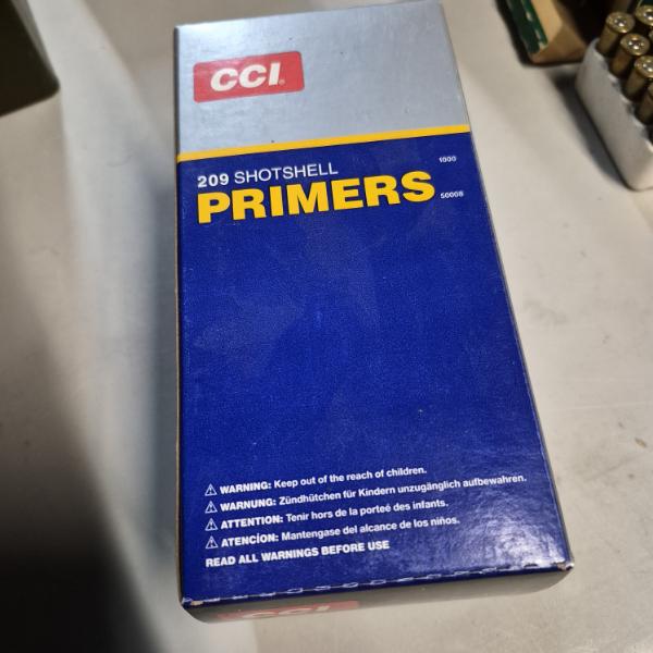 AMMO - RELOADING - 900 COUNT -CCI # 209 SHOT SHELL PRIMERS