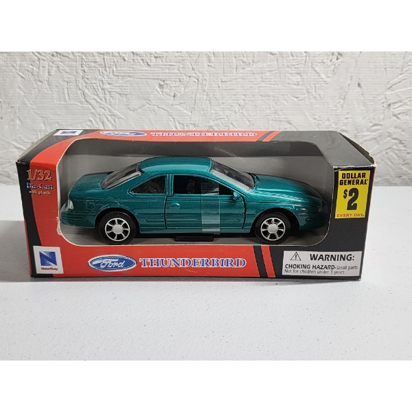 New Ray Ford Thunderbird 1:32 Scale Diecast Model Car