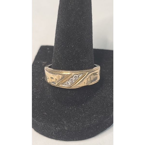 Men's 10K Yellow Gold Diamond Ring - Size 10 - Weight: 3.6g