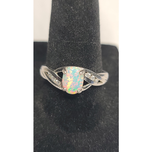 Women's Sterling Silver Ring With Simulated Opal - Size 8 - Weight: 2.4g