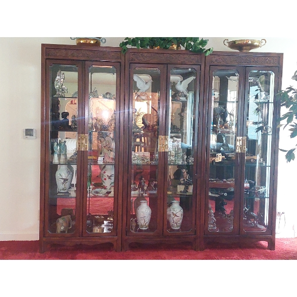 Finest Quality Superb High End Beveled Glass & Mahogany 3 Section Mirrored Display / Curio Cabinet