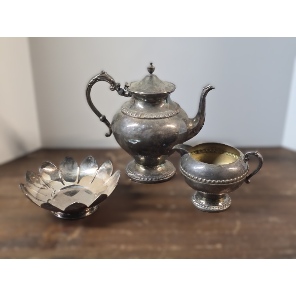 Silverplate Teapot, Creamer and Bowl - 1490.5g TW