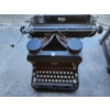 Image 2 : Two Vintage Royal Typewriters 
