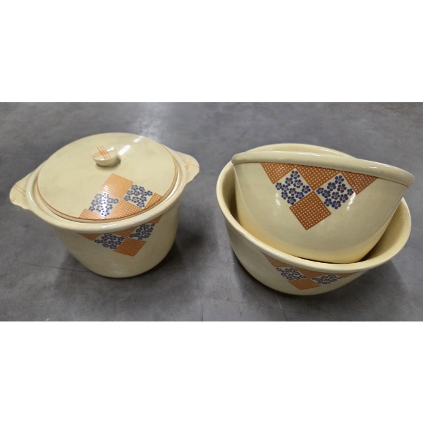 Rare Vintage Quilted Pattern Ceramic Mini Casserole Dish With Lid & 2 Matching Bowls