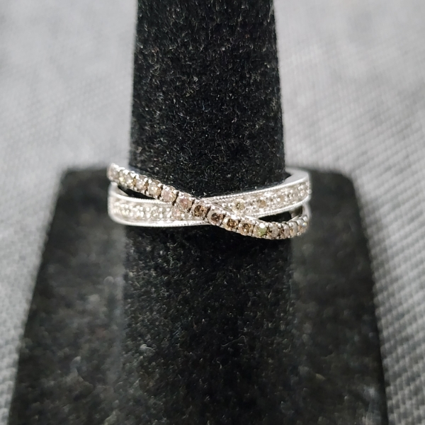 Gorgeous Levian Diamond 14K White Gold Ring Weighing 3.4 Grams ~ Size 5.5