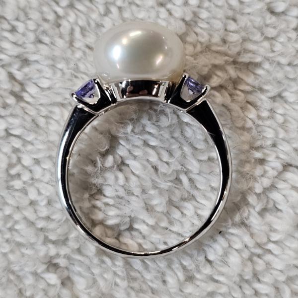 Sterling Silver Ring with cultured freshwater pearl, purple amethyst and blue tanzanite. Size 7, 3.6