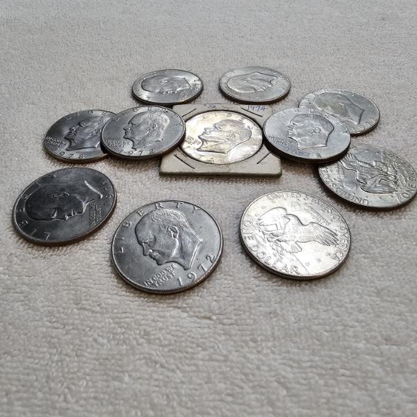 Collection of 11 United States Eisenhower "Ike" Dollar Coins FV: $11.00